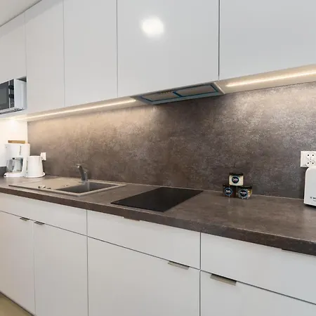 Aquamarina Prima By Renters Apartment *