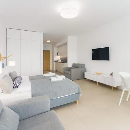 Apartment Aquamarina Prima By Renters