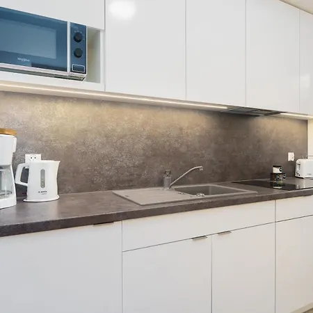 Aquamarina Prima By Renters Apartment *
