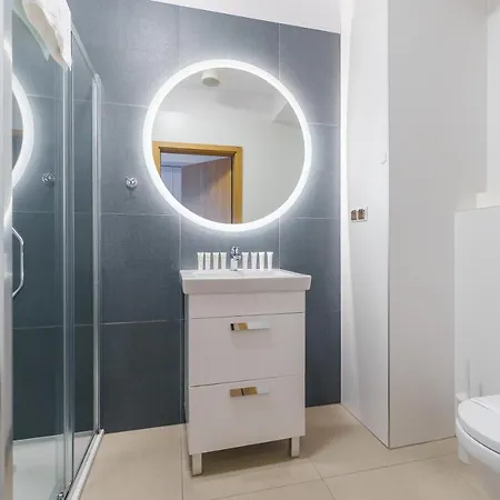 Aquamarina Prima By Renters Apartment