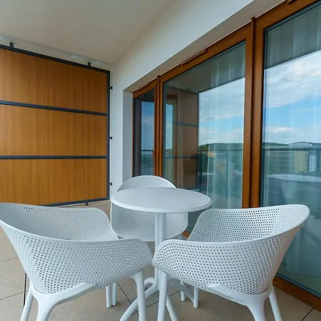 Aquamarina Prima By Renters *